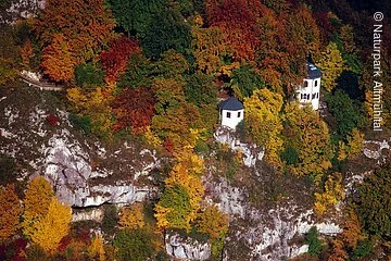 Tropfsteinhöhle Schulerloch im Herbst