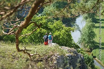 Wanderer auf den 12 Apostel bei Solnhofen