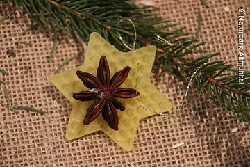 Christbaumschmuck verziert