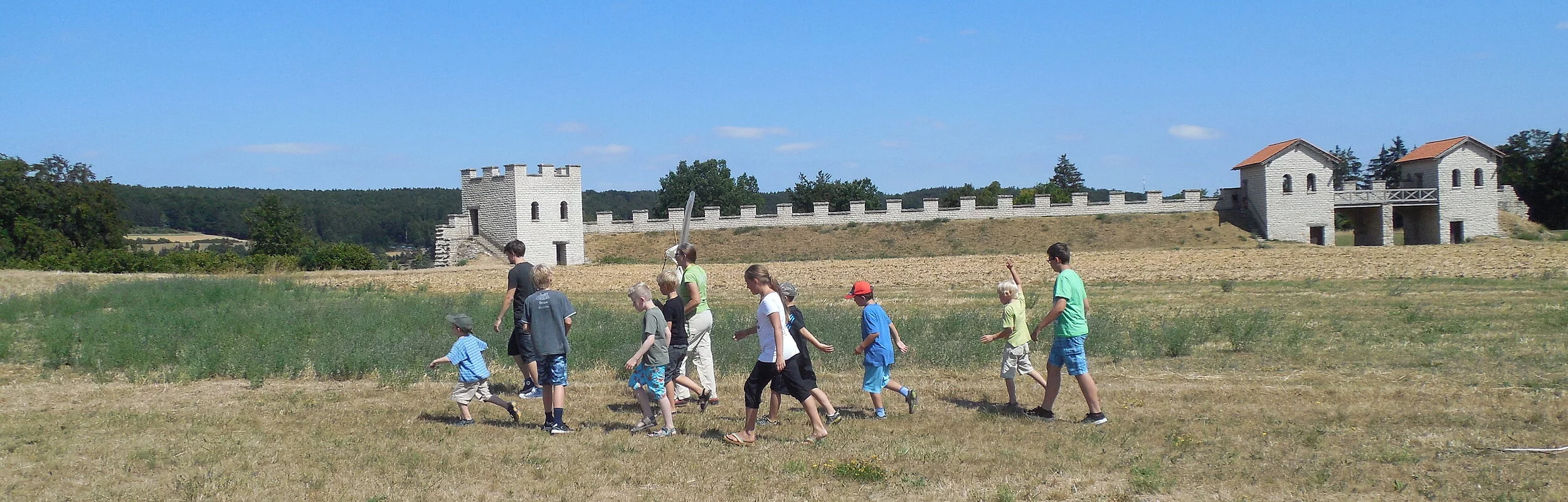 Kinder am Römerkastell Pfünz